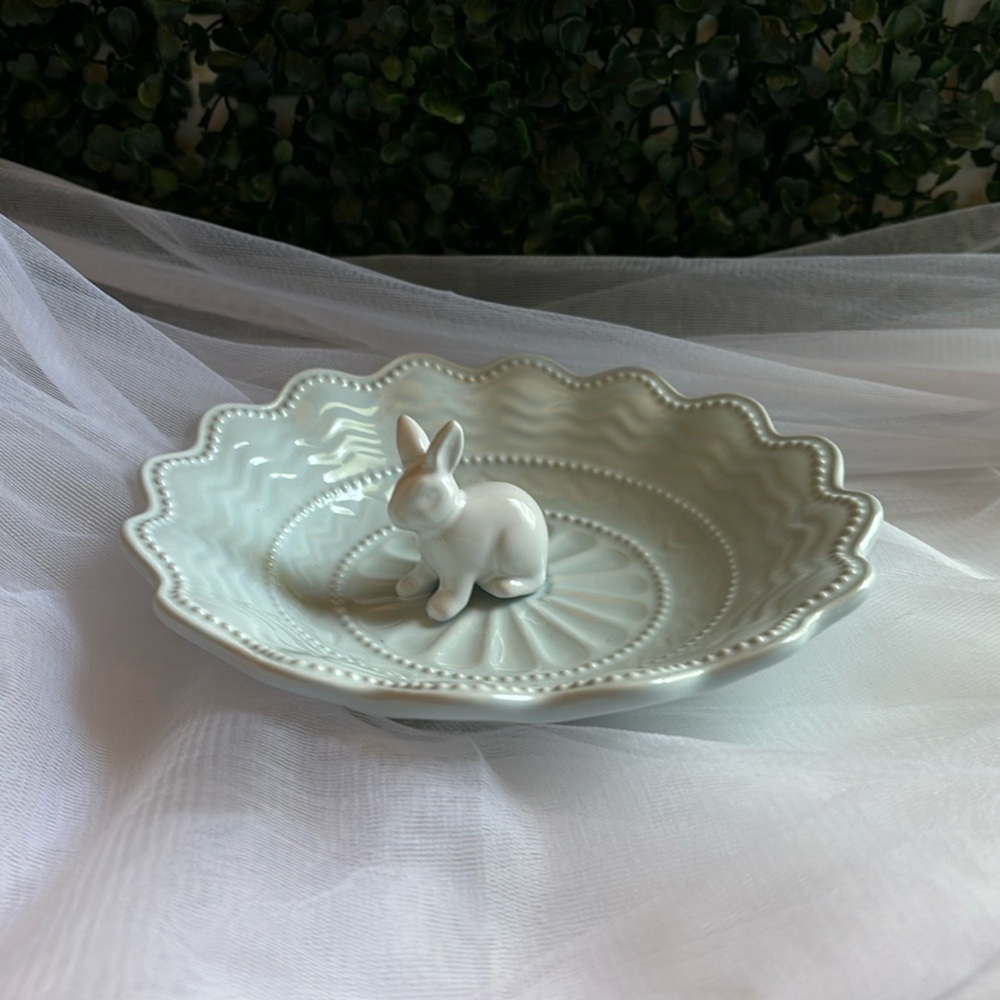 Arlington Designs - Pale Blue and White Porcelain Decorative Bowl - Bunny Theme - Picture 6 of 6